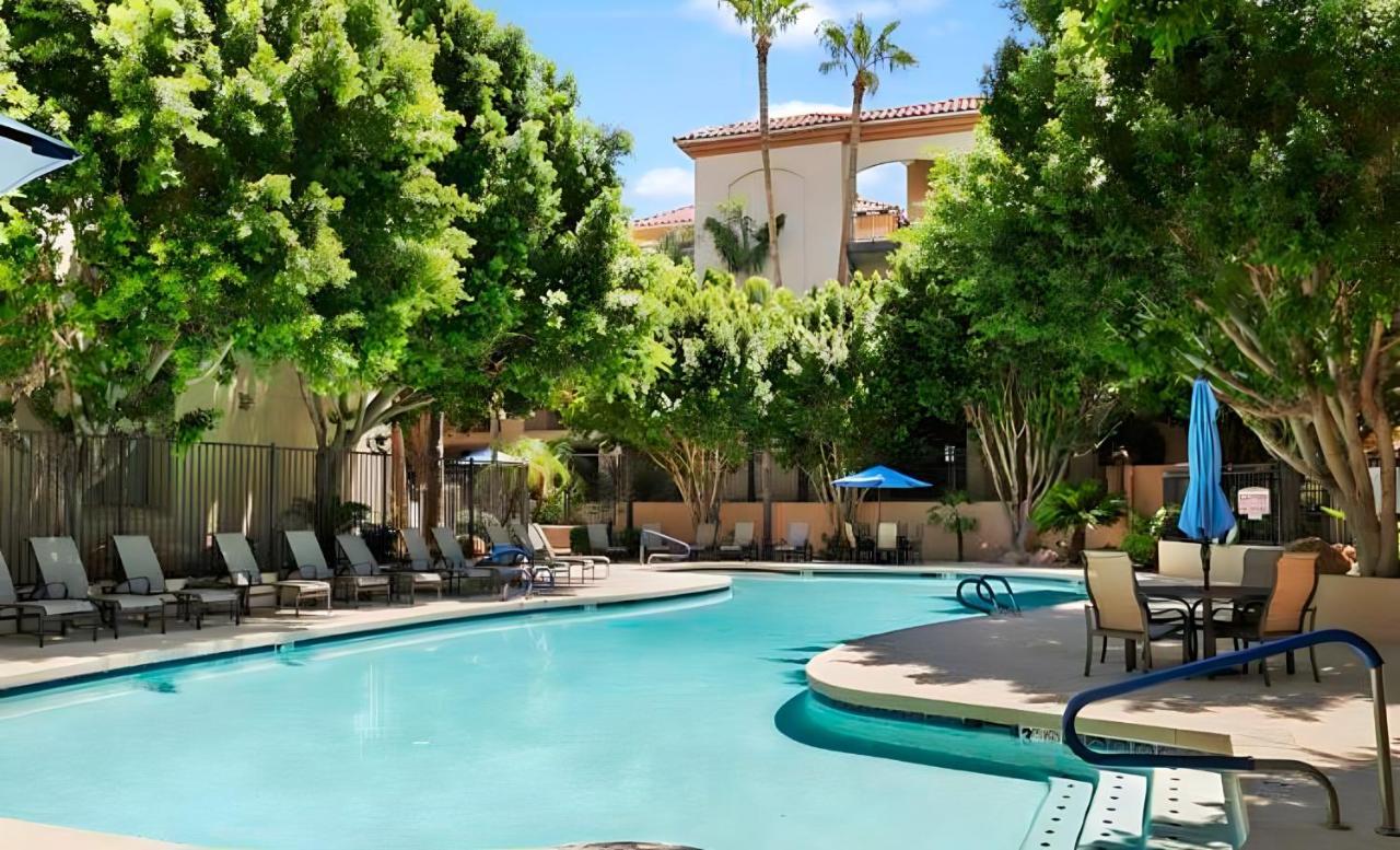 Apartment Biltmore Bliss Desert Retreat! *